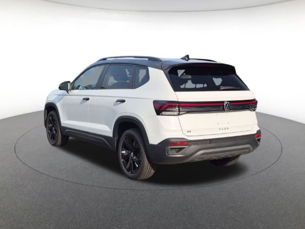 New 2027 Volkswagen Taos 1.5T SE Black SUV