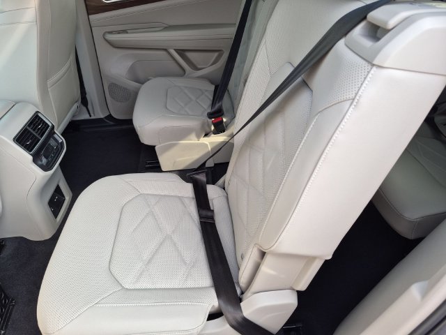 2026 Volkswagen Atlas SE w/Tech - Photo 8