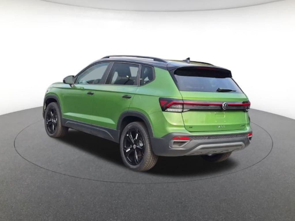 New 2027 Volkswagen Taos 1.5T SE Black SUV