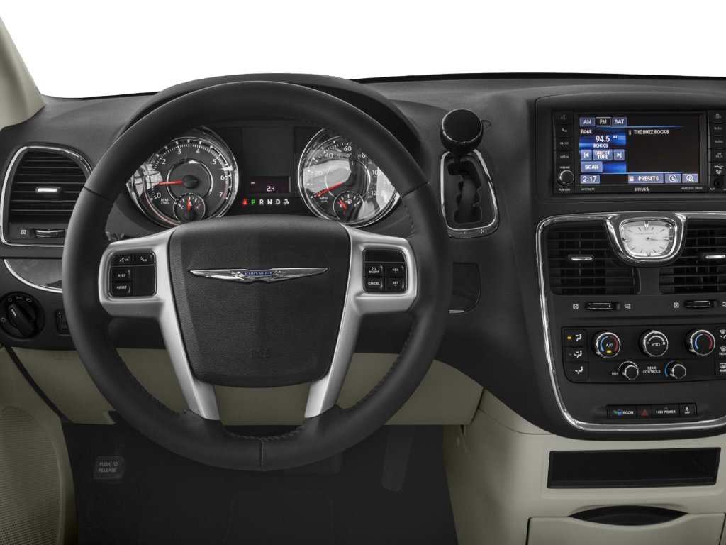 Used 2016 Chrysler Town & Country Touring Minivan/Van