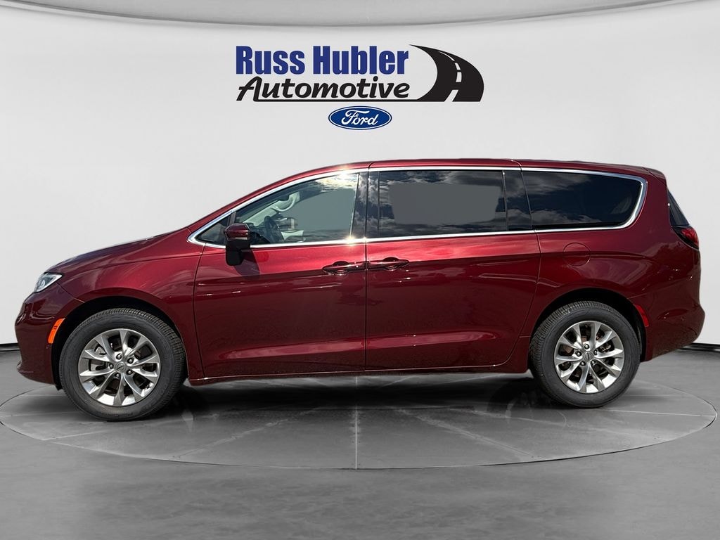 Used 2023 Chrysler Pacifica Touring L Minivan/Van