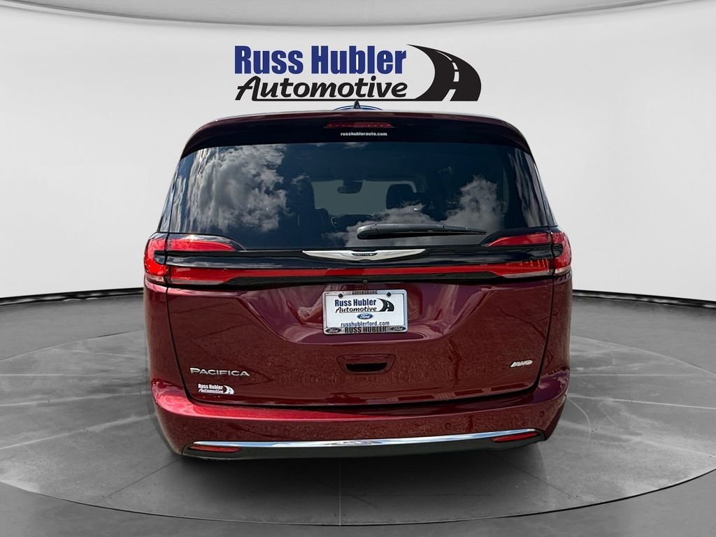 Used 2023 Chrysler Pacifica Touring L Minivan/Van