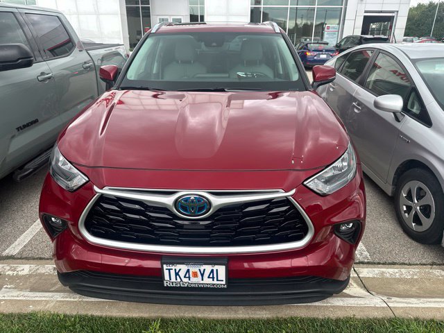 Used 2020 Toyota Highlander Hybrid XLE Sport Utility