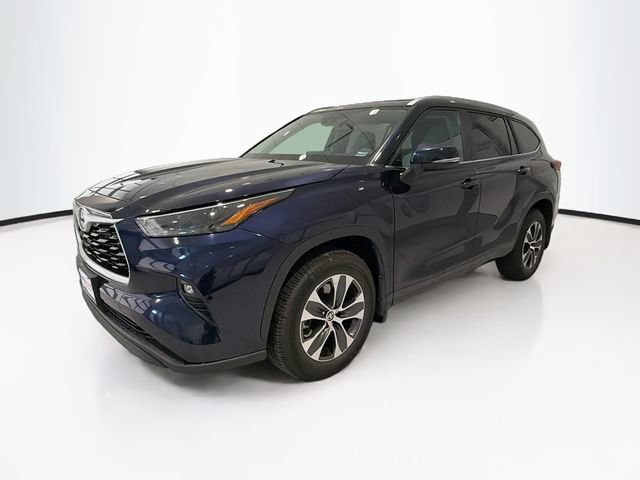 Used 2023 Toyota Highlander XLE Sport Utility