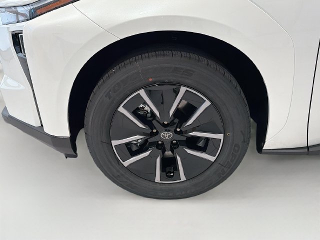2026 Toyota bZ XLE - Photo 24
