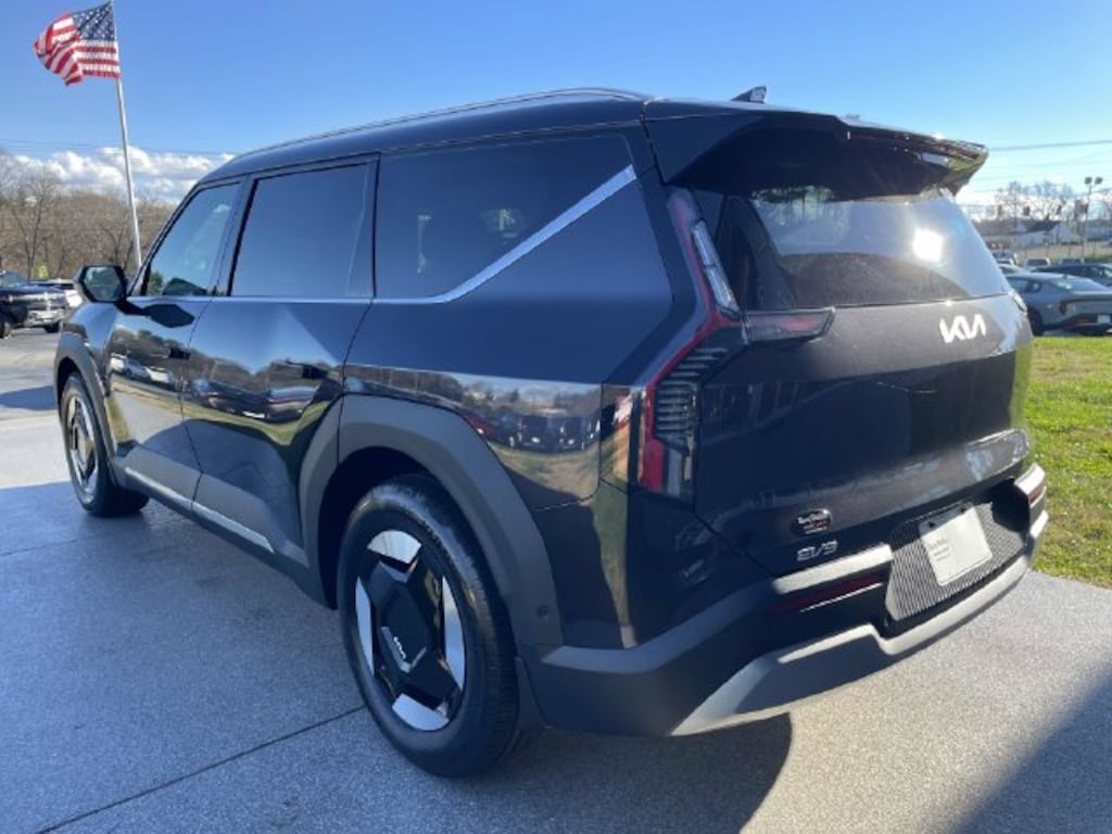 New 2026 Kia EV9 Wind SUV
