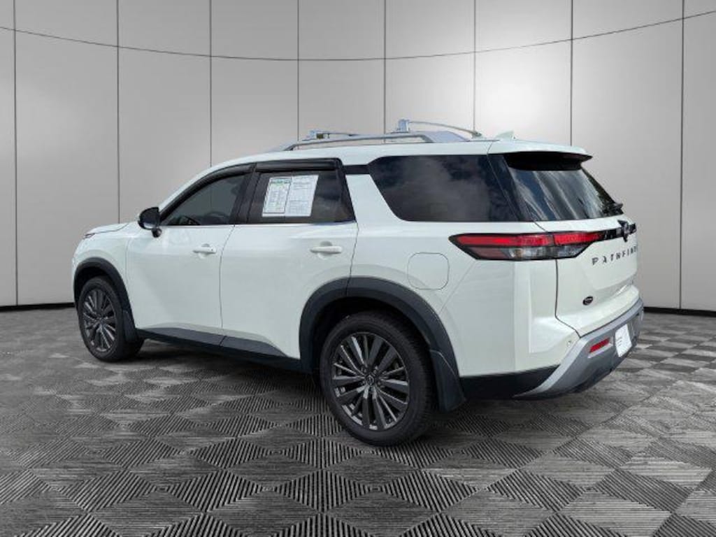 Used 2022 Nissan Pathfinder SL 2WD Sport Utility
