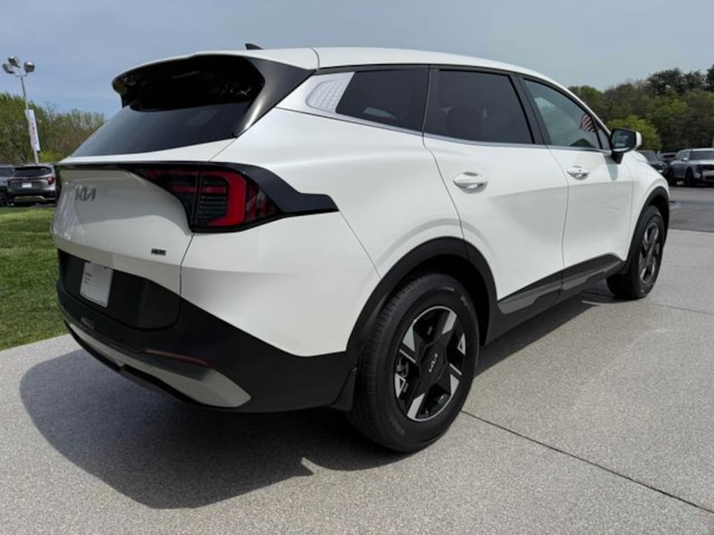 New 2026 Kia Sportage LX SUV