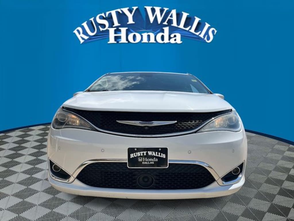 Used 2020 Chrysler Pacifica Touring Minivan/Van