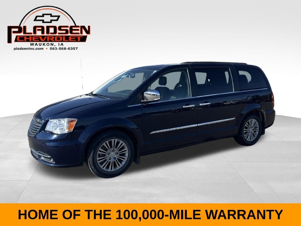 2016 Chrysler Town & Country Anniversary Edition