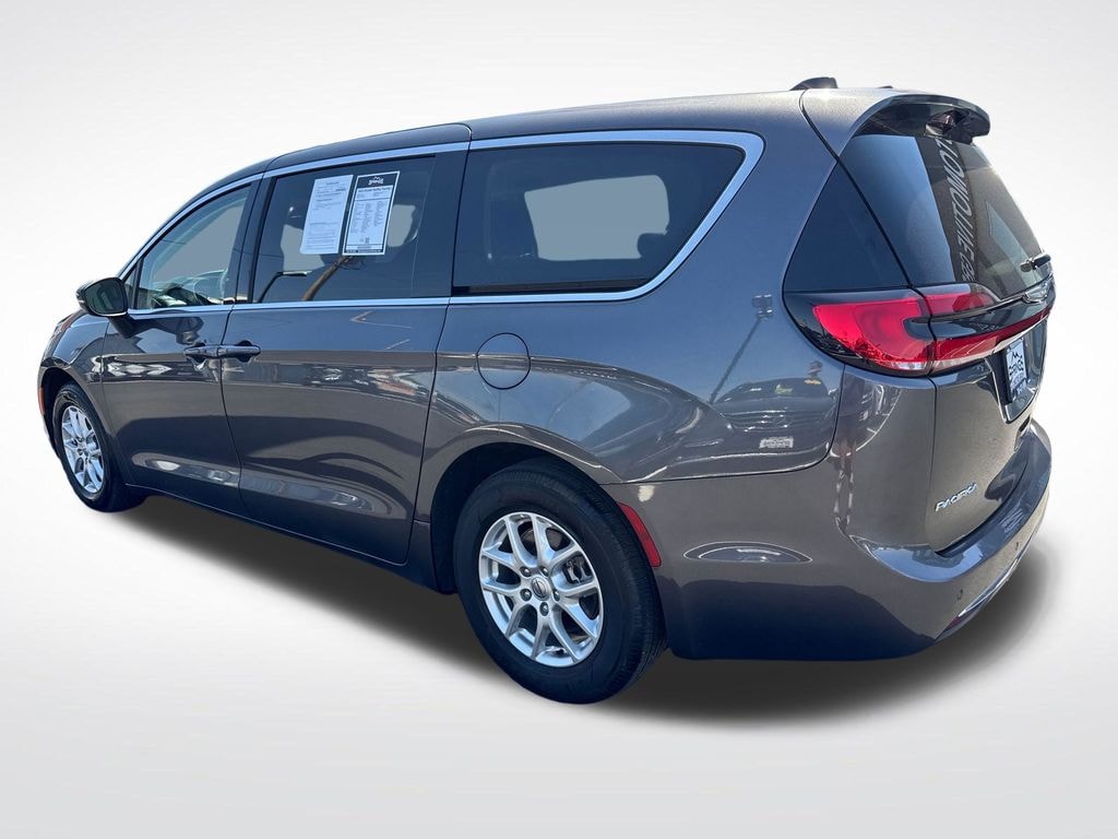 Used 2023 Chrysler Pacifica Touring L Van Passenger Van