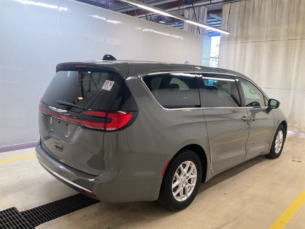 Certified 2023 Chrysler Pacifica Touring L Minivan/Van