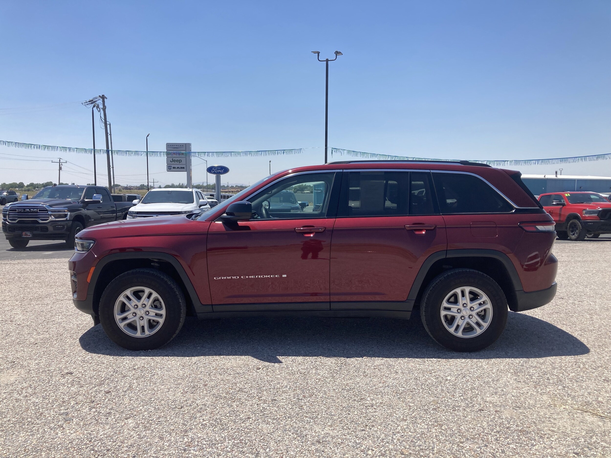 2023 Jeep Grand Cherokee Laredo - Photo 6