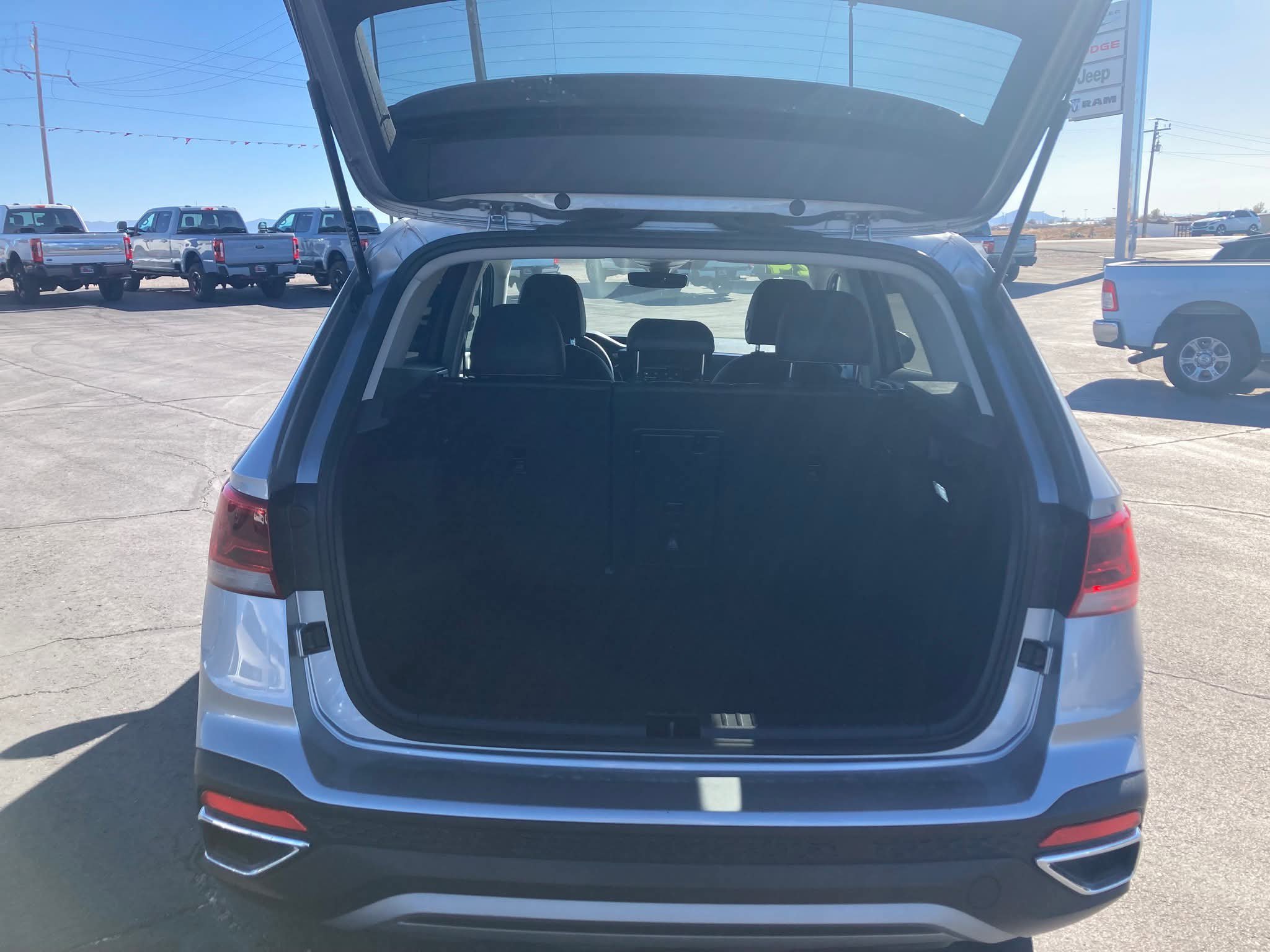 Used 2024 Volkswagen Taos SE SE 4MOTION