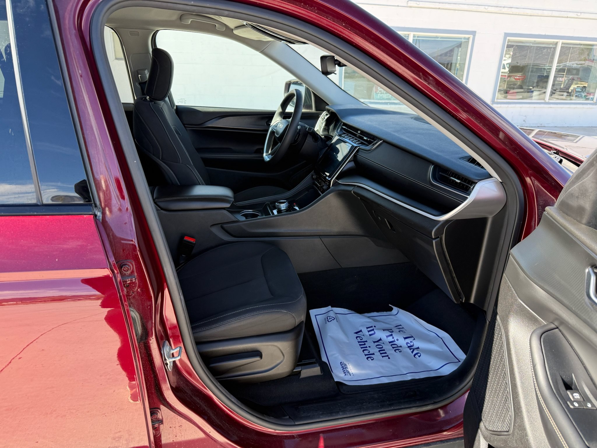 2023 Jeep Grand Cherokee Laredo - Photo 14