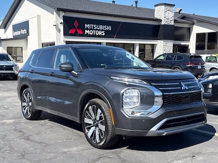 2025 Mitsubishi Outlander SE SUV