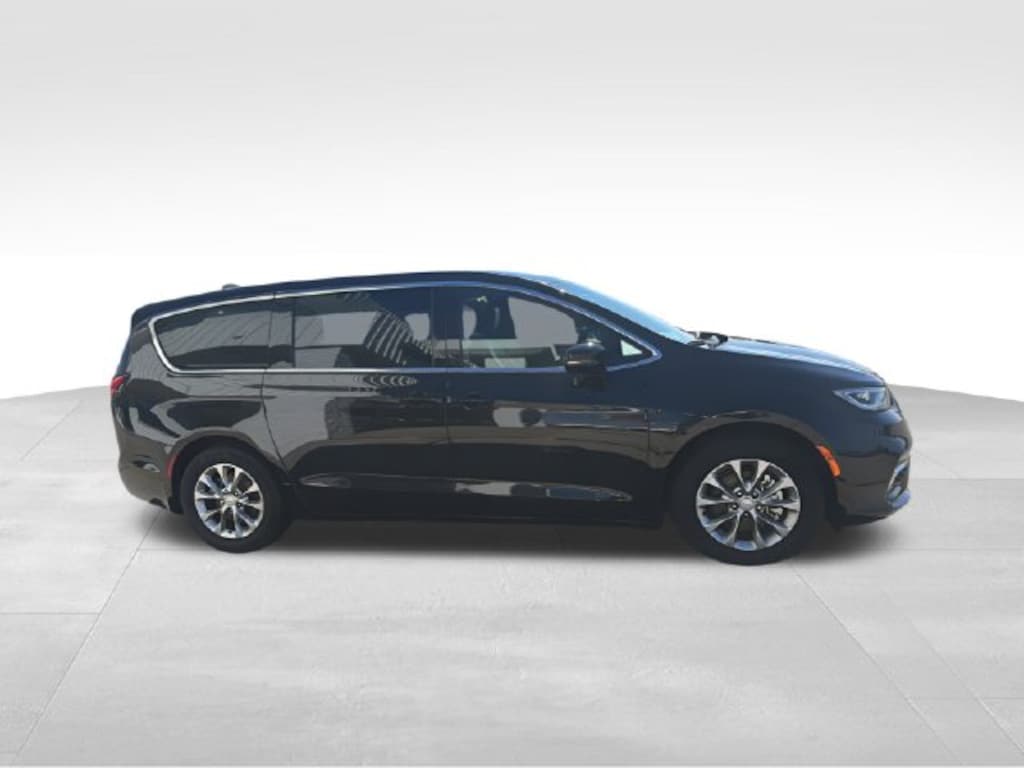 Certified 2026 Chrysler Pacifica Limited Minivan/Van
