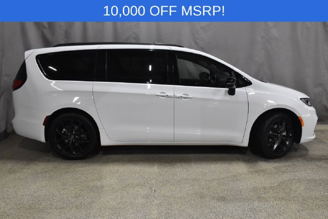 New 2026 Chrysler Pacifica SELECT Passenger Van