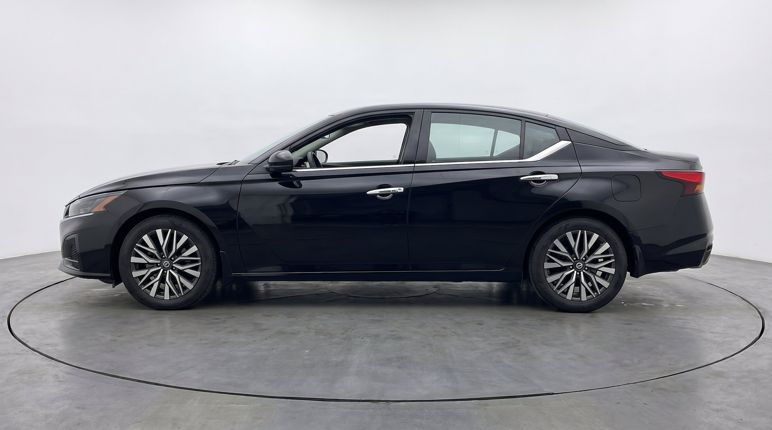 Thumbnail: 2025 Nissan Altima - 5