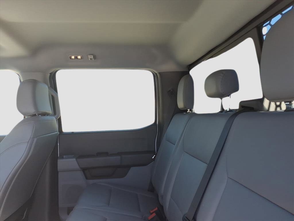 2025 Ford F-350 Super Duty Chassis Cab XL - Photo 9