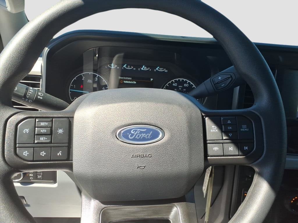 2025 Ford F-350 Super Duty Chassis Cab XL - Photo 26