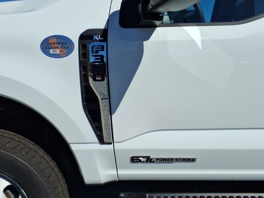2025 Ford F-350 Super Duty Chassis Cab XL - Photo 6