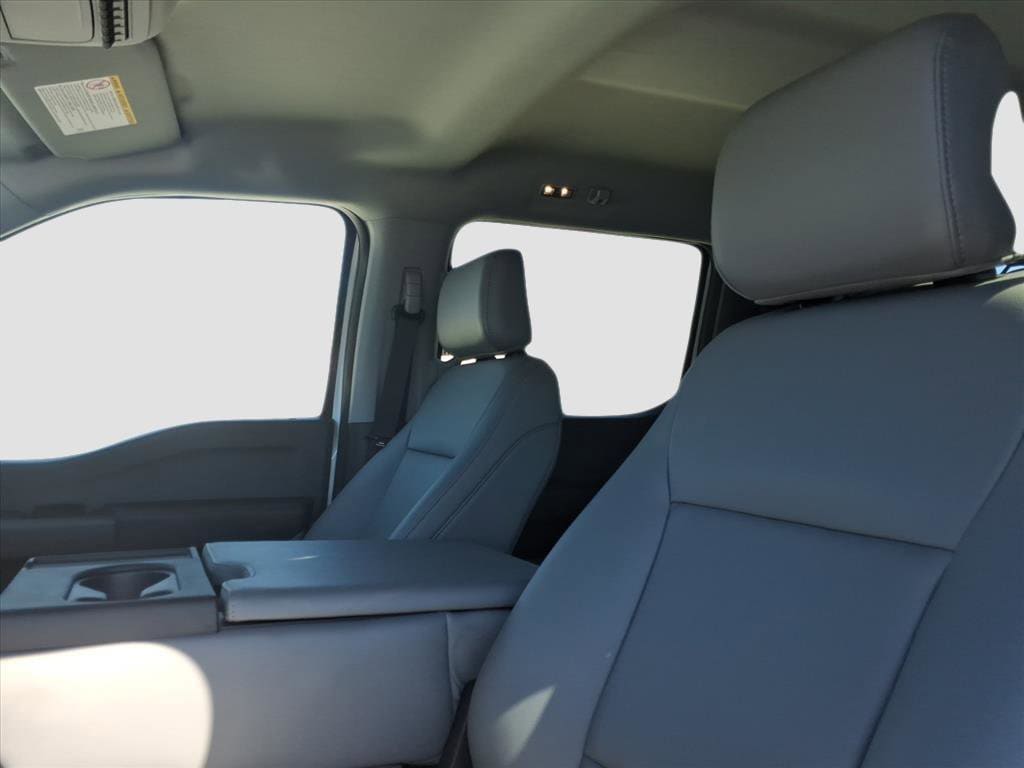 2025 Ford F-350 Super Duty Chassis Cab XL - Photo 18