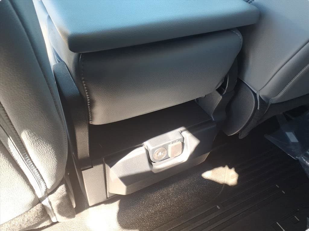 2025 Ford F-350 Super Duty Chassis Cab XL - Photo 11