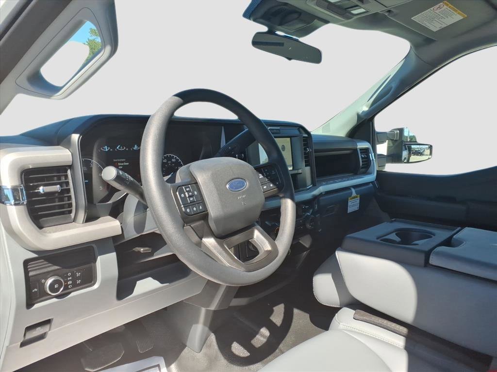 2025 Ford F-350 Super Duty Chassis Cab XL - Photo 16
