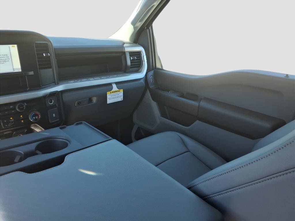 2025 Ford F-350 Super Duty Chassis Cab XL - Photo 13