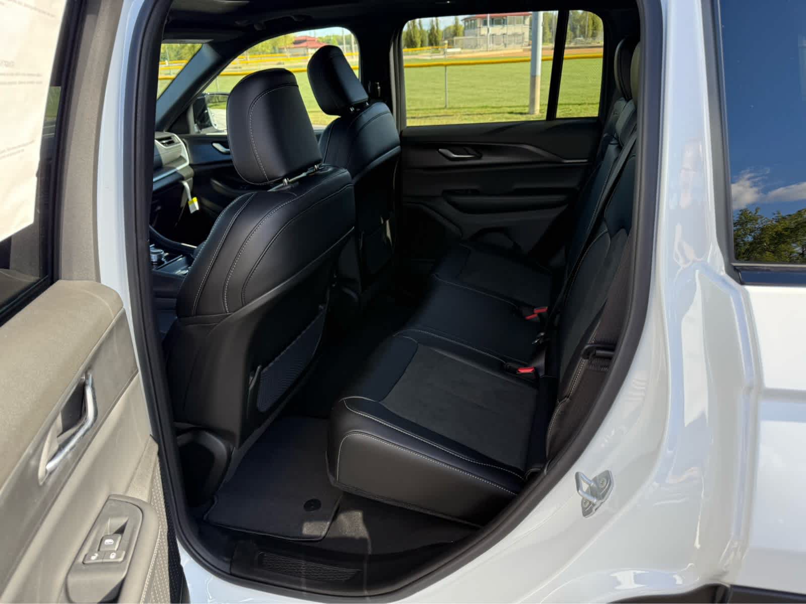 2025 Jeep Grand Cherokee Altitude - Photo 17