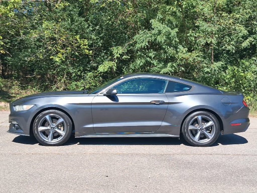 Used 2016 Ford Mustang V6 Coupe