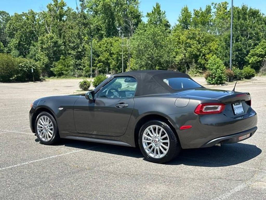 Used 2017 FIAT 124 Spider Classica Convertible