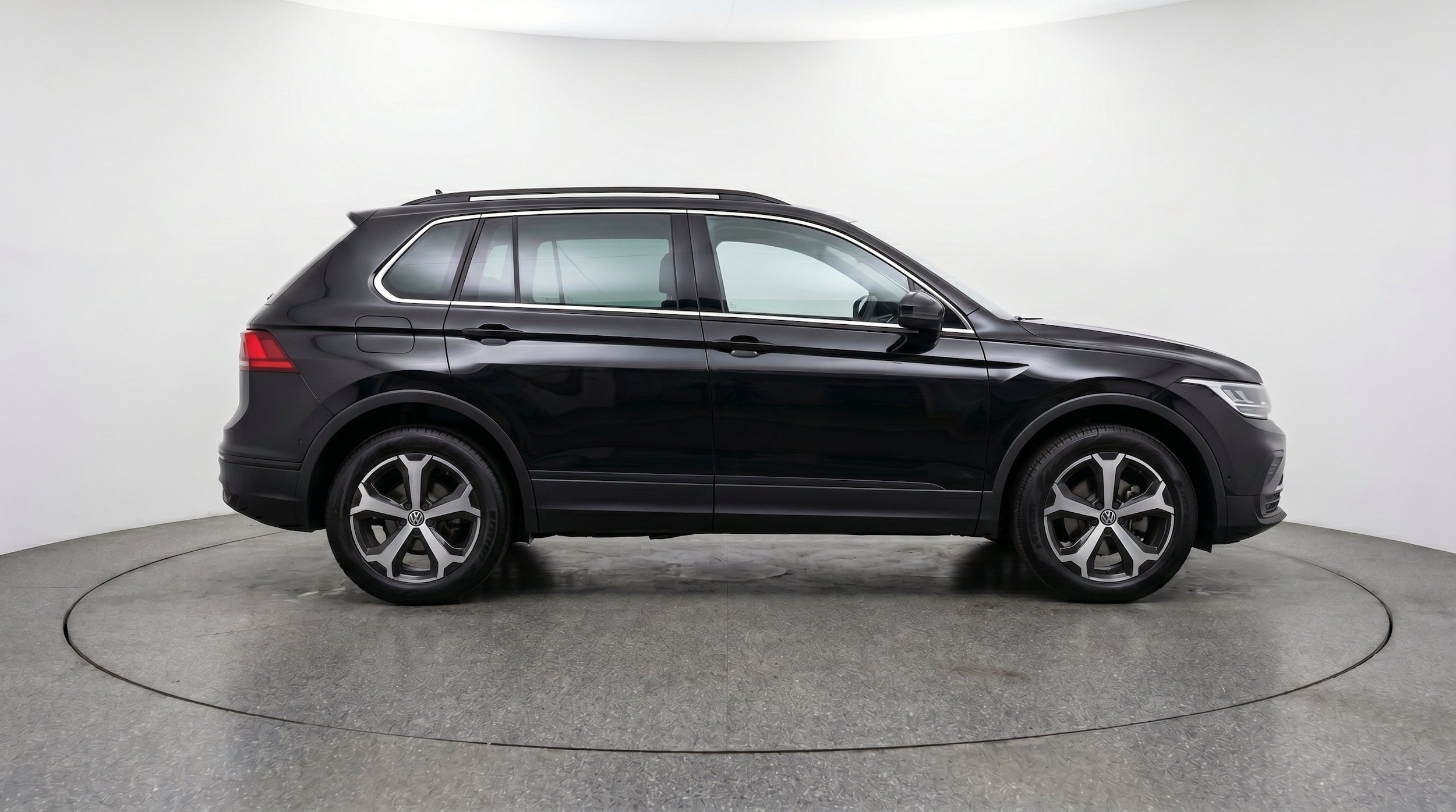 Thumbnail: 2026 Volkswagen Tiguan - 10