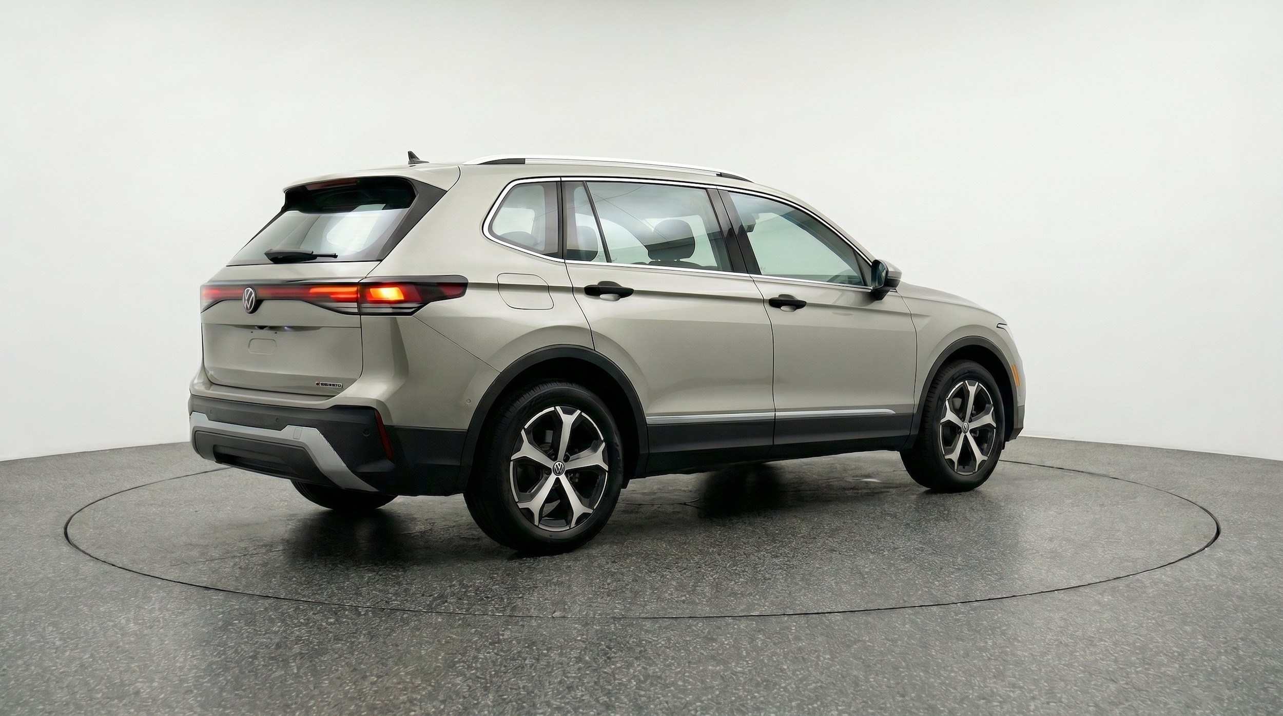 Thumbnail: 2026 Volkswagen Tiguan - 9