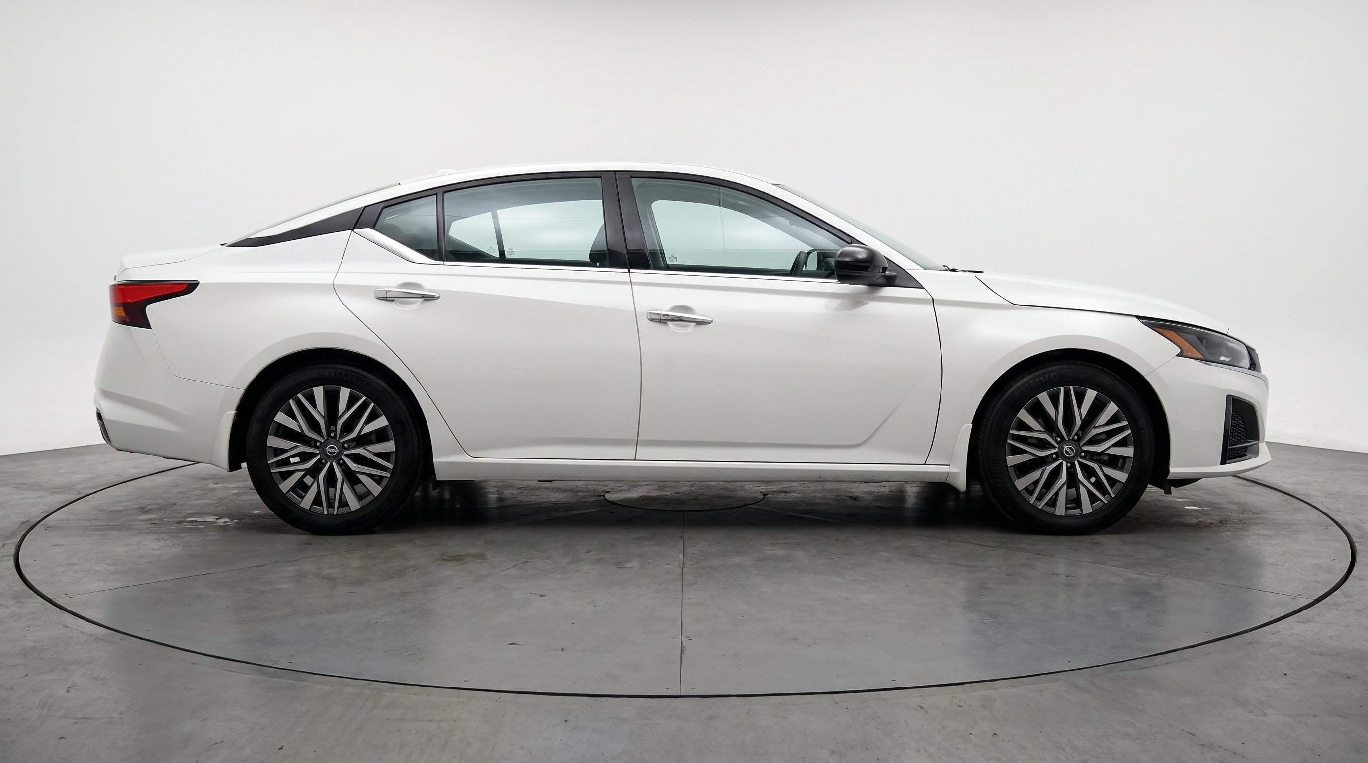 Thumbnail: 2025 Nissan Altima - 10