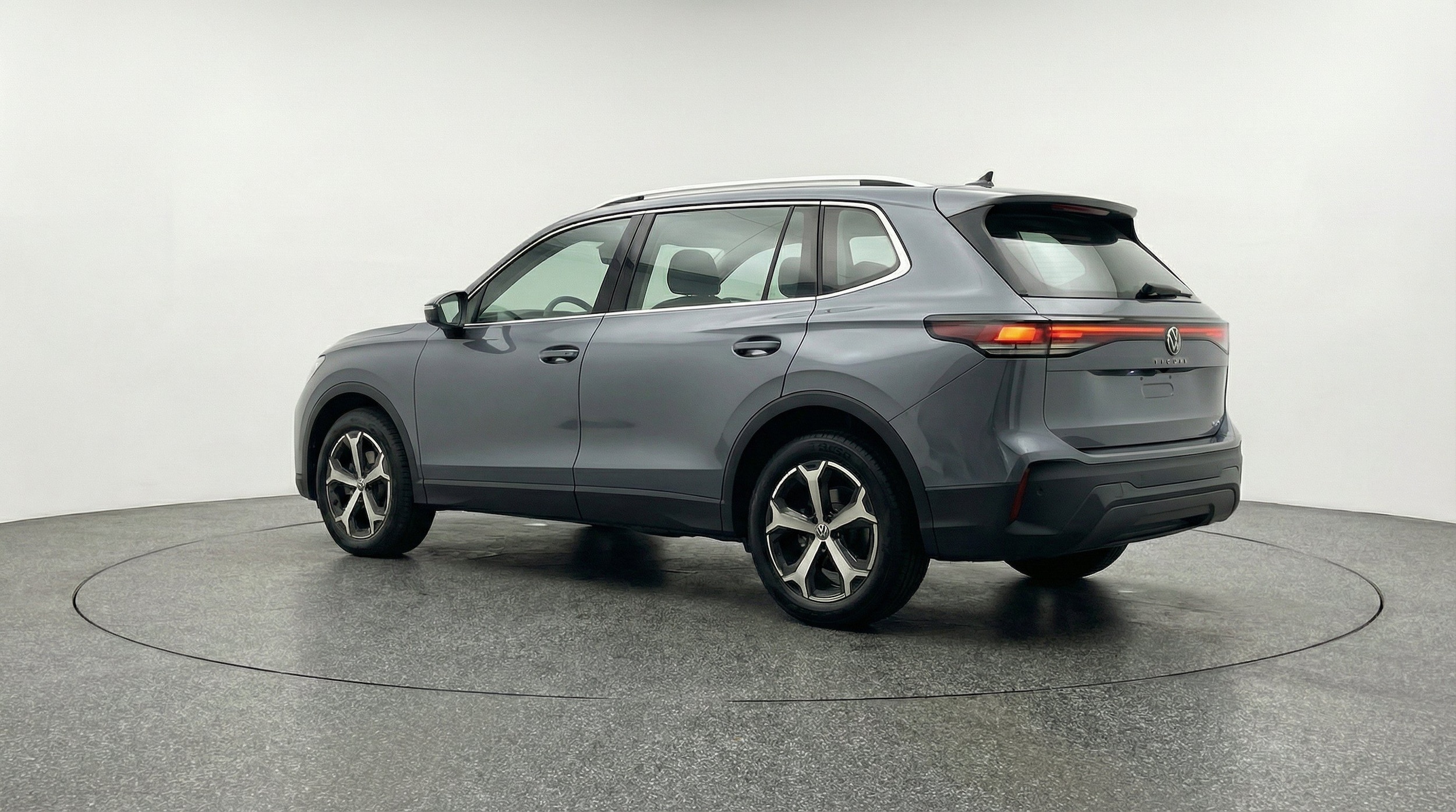 Thumbnail: 2026 Volkswagen Tiguan - 6