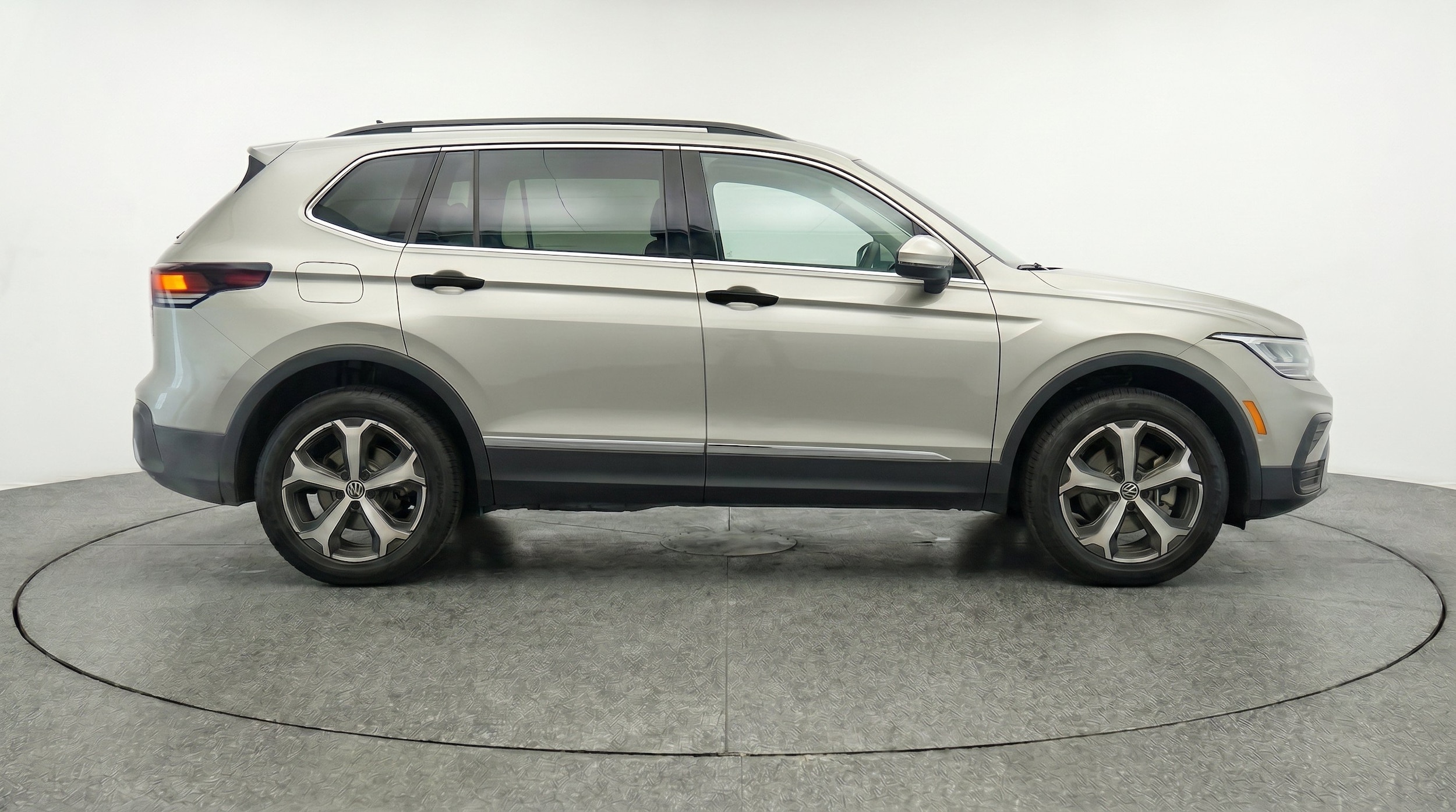 Thumbnail: 2026 Volkswagen Tiguan - 10
