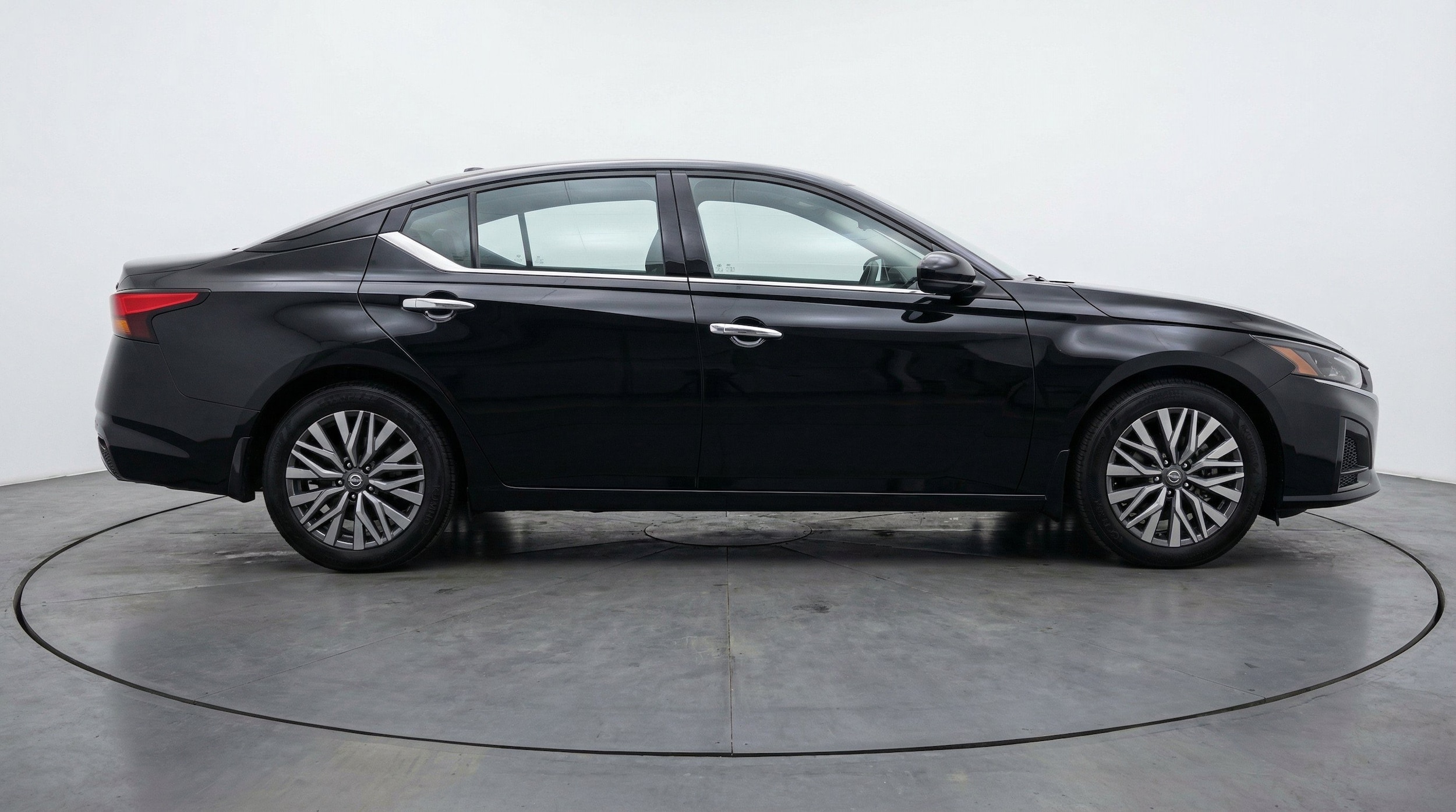 Thumbnail: 2025 Nissan Altima - 10