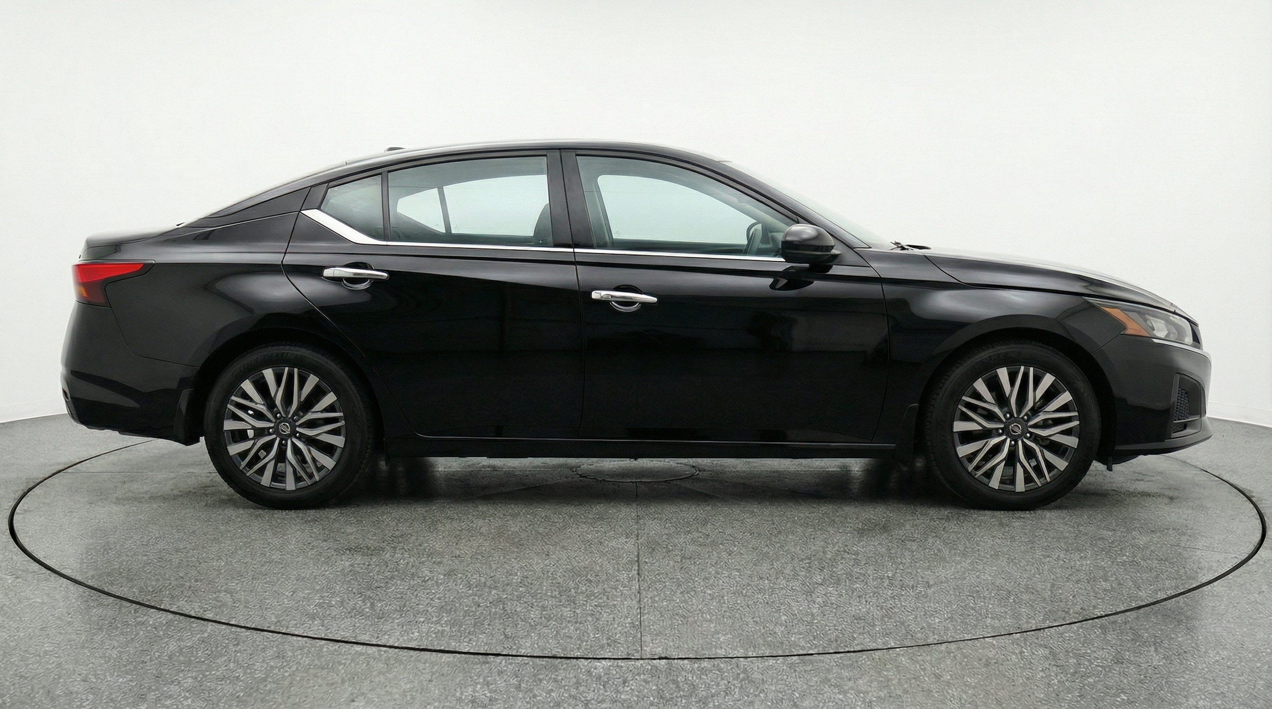 Thumbnail: 2025 Nissan Altima - 10