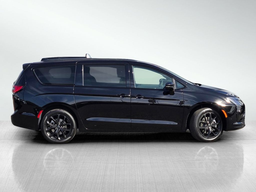 New 2027 Chrysler Pacifica Limited Passenger Van
