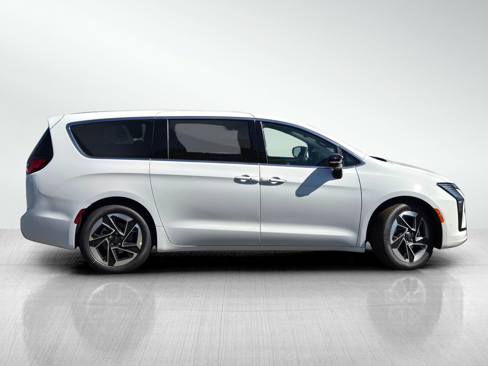 New 2027 Chrysler Pacifica Limited Passenger Van