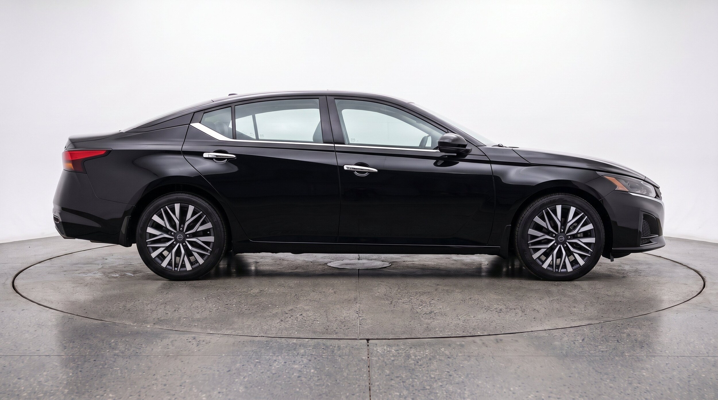 Thumbnail: 2025 Nissan Altima - 10