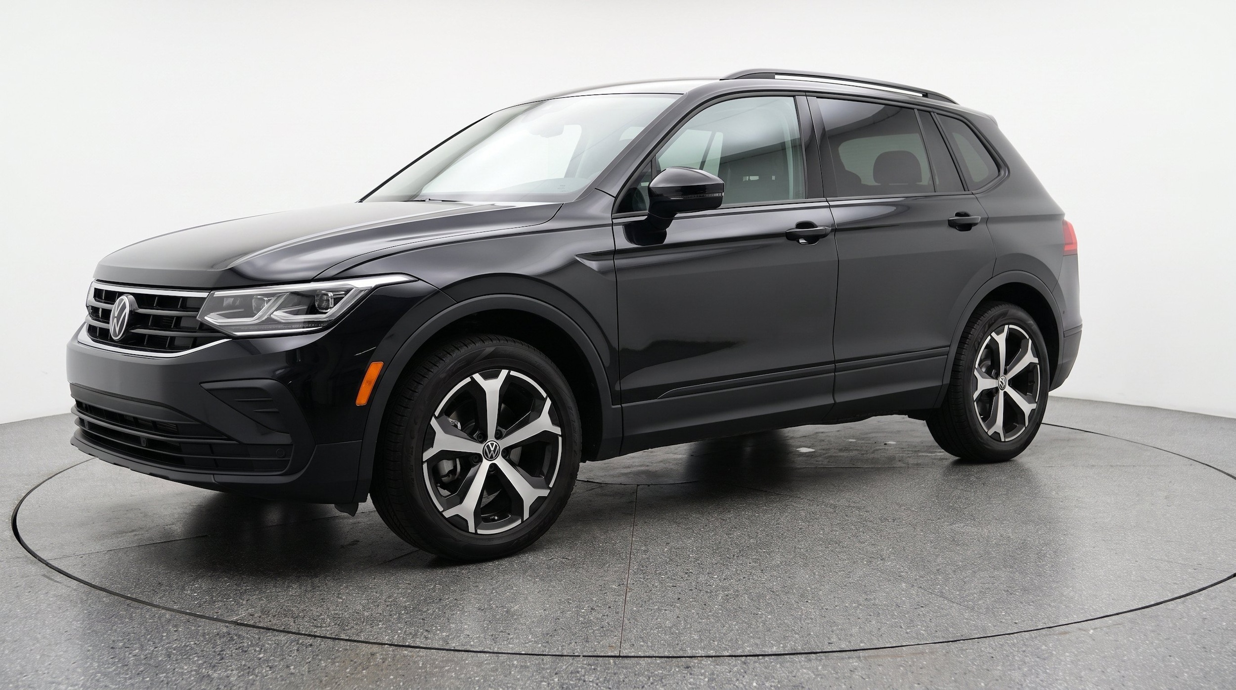 Thumbnail: 2026 Volkswagen Tiguan - 3