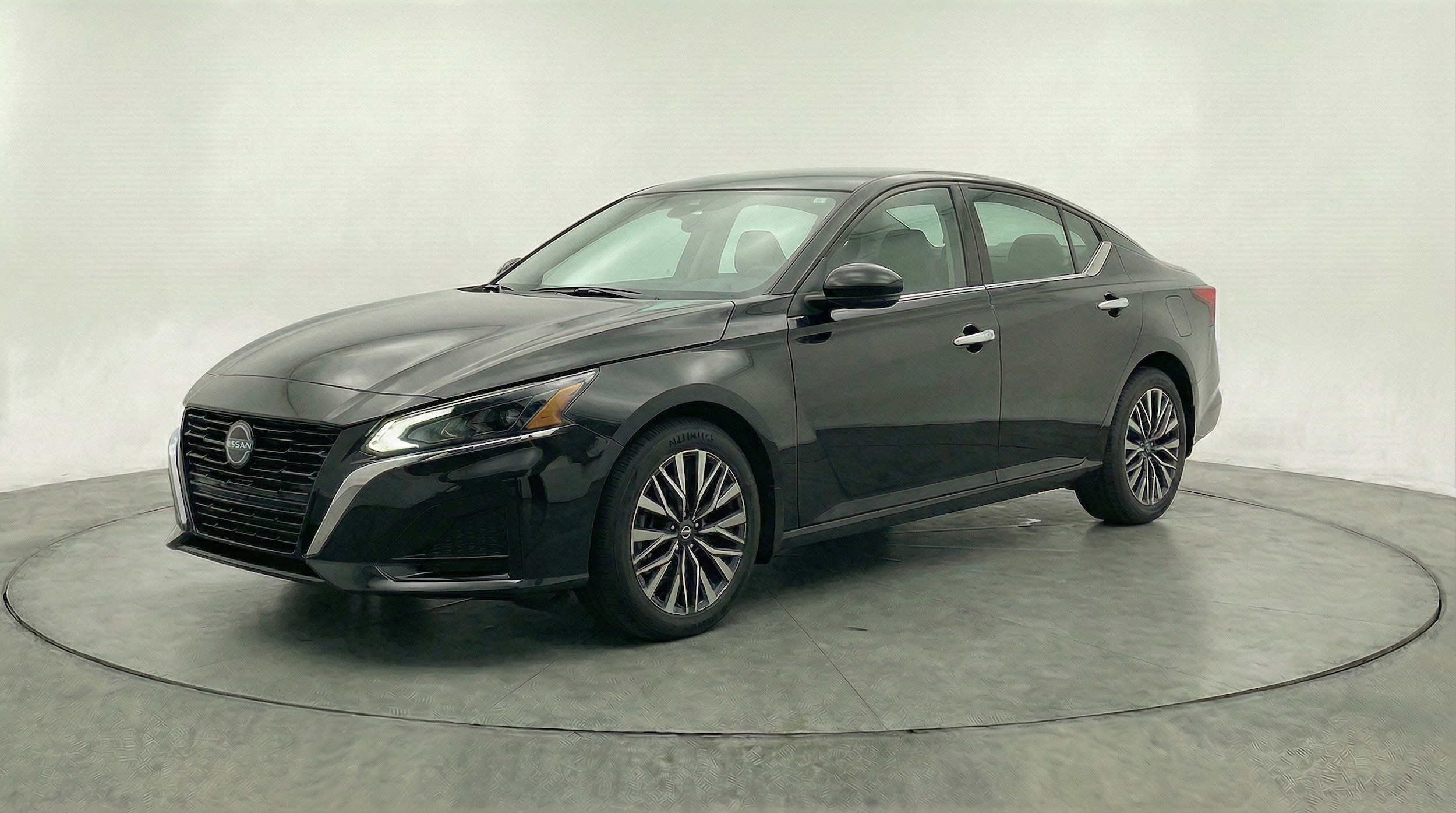 Thumbnail: 2025 Nissan Altima - 3