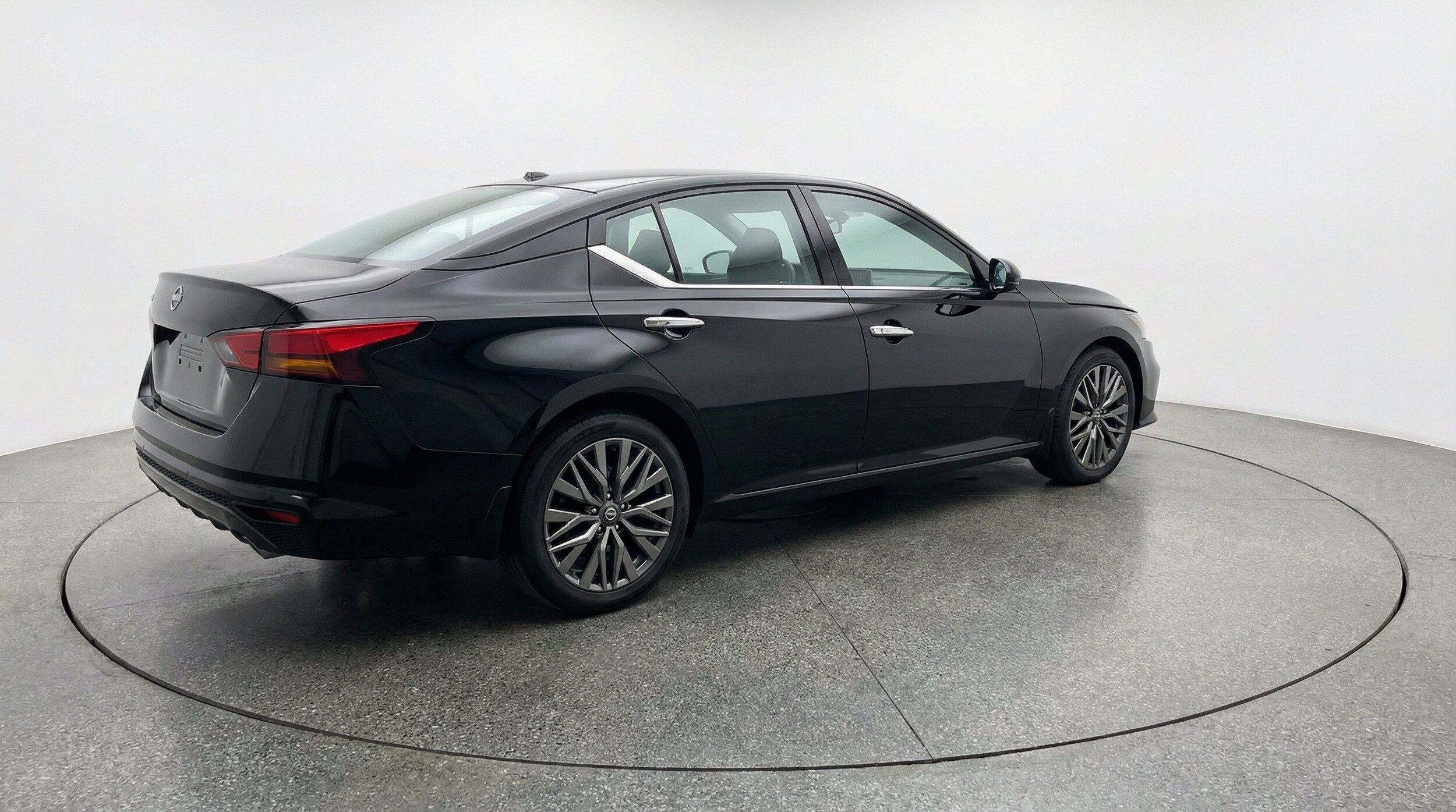 Thumbnail: 2025 Nissan Altima - 9