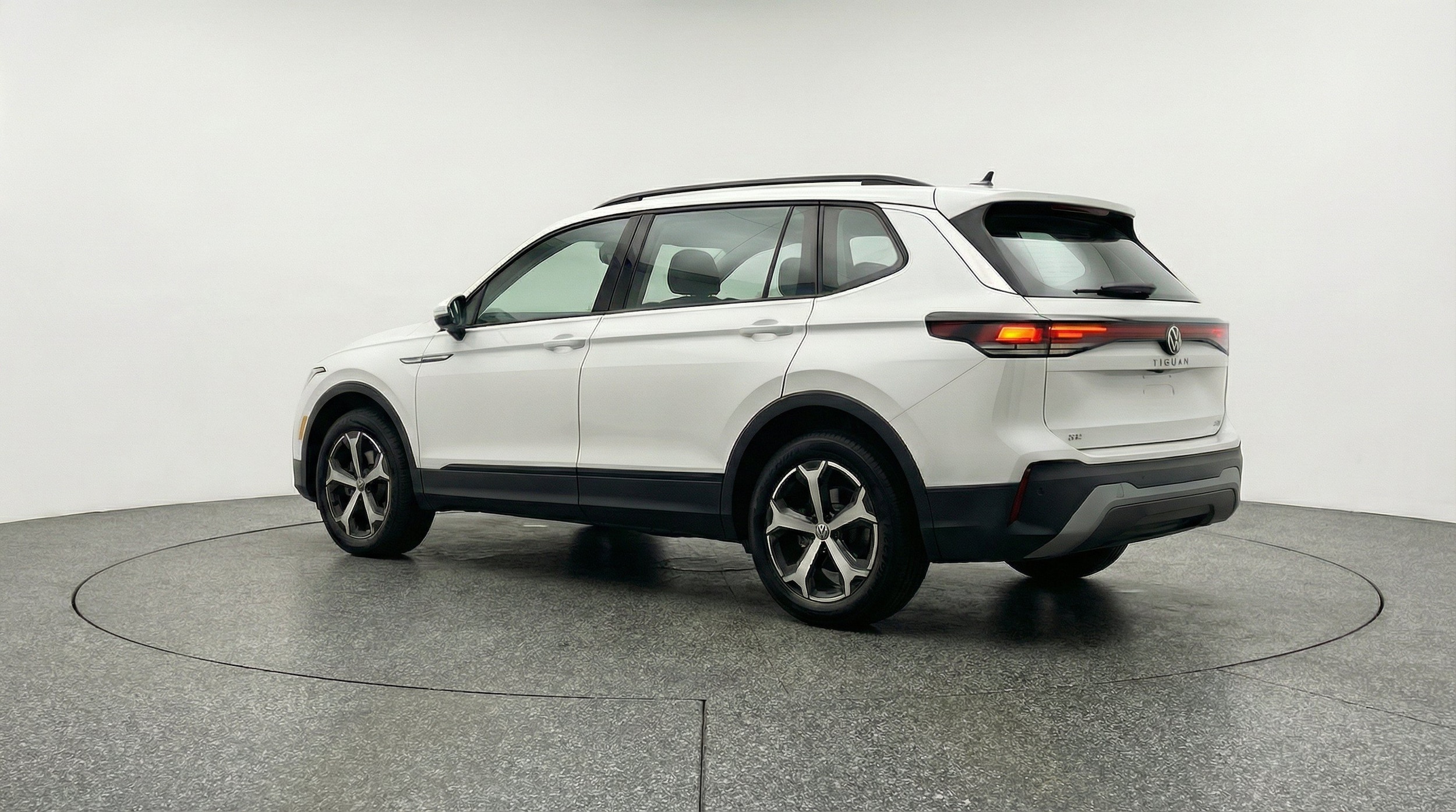 Thumbnail: 2026 Volkswagen Tiguan - 6