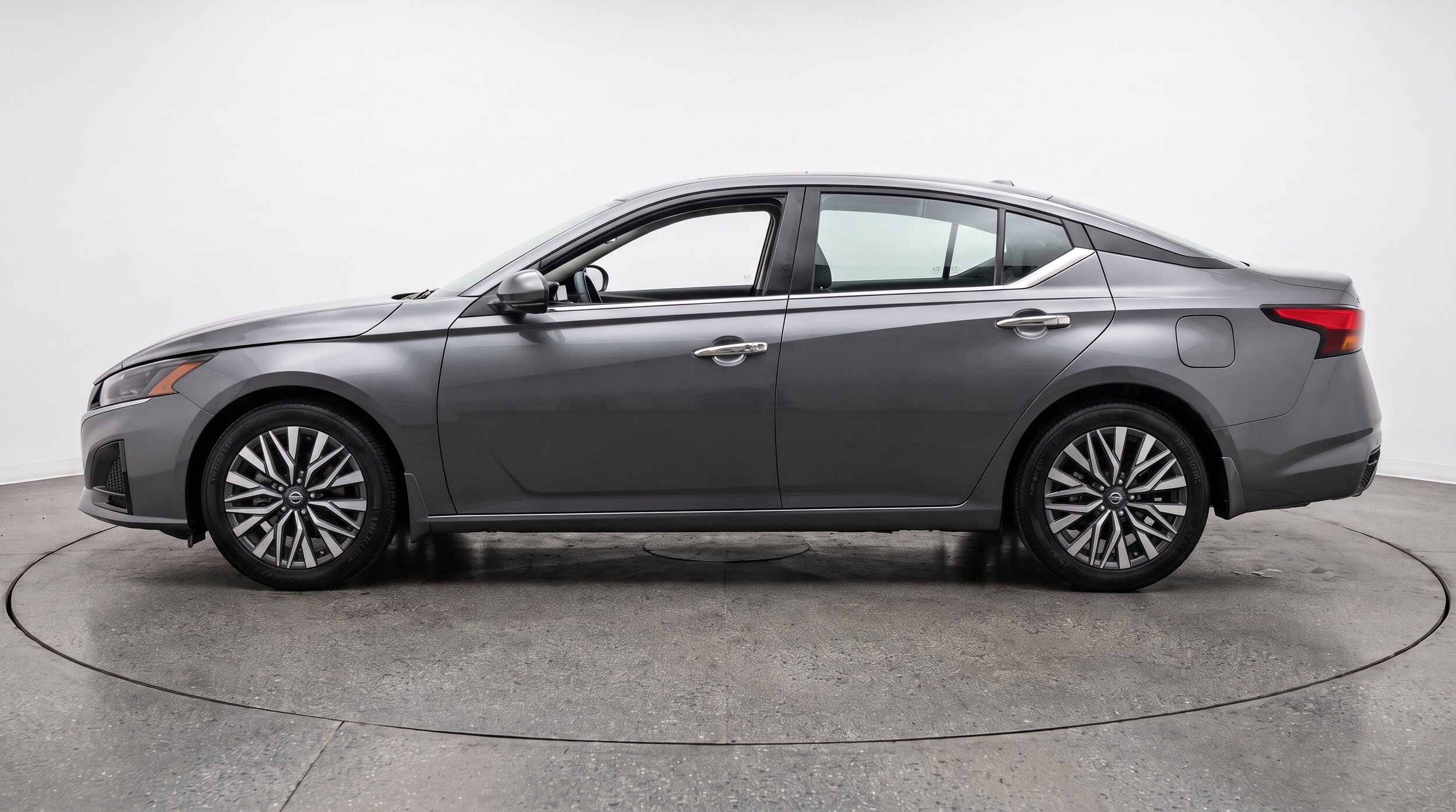 Thumbnail: 2025 Nissan Altima - 5