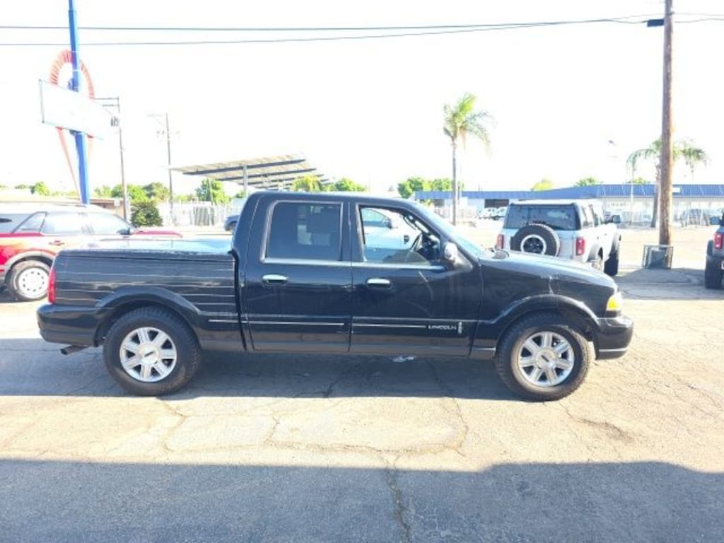 Used 2002 Lincoln Blackwood Base Truck Crew Cab