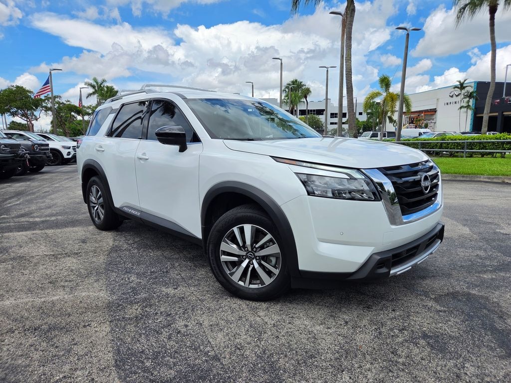 Used 2025 Nissan Pathfinder SL SUV